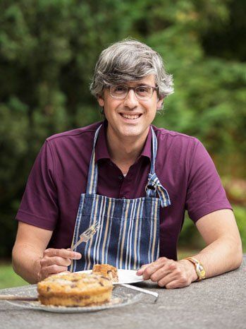 Mo Rocca with cake